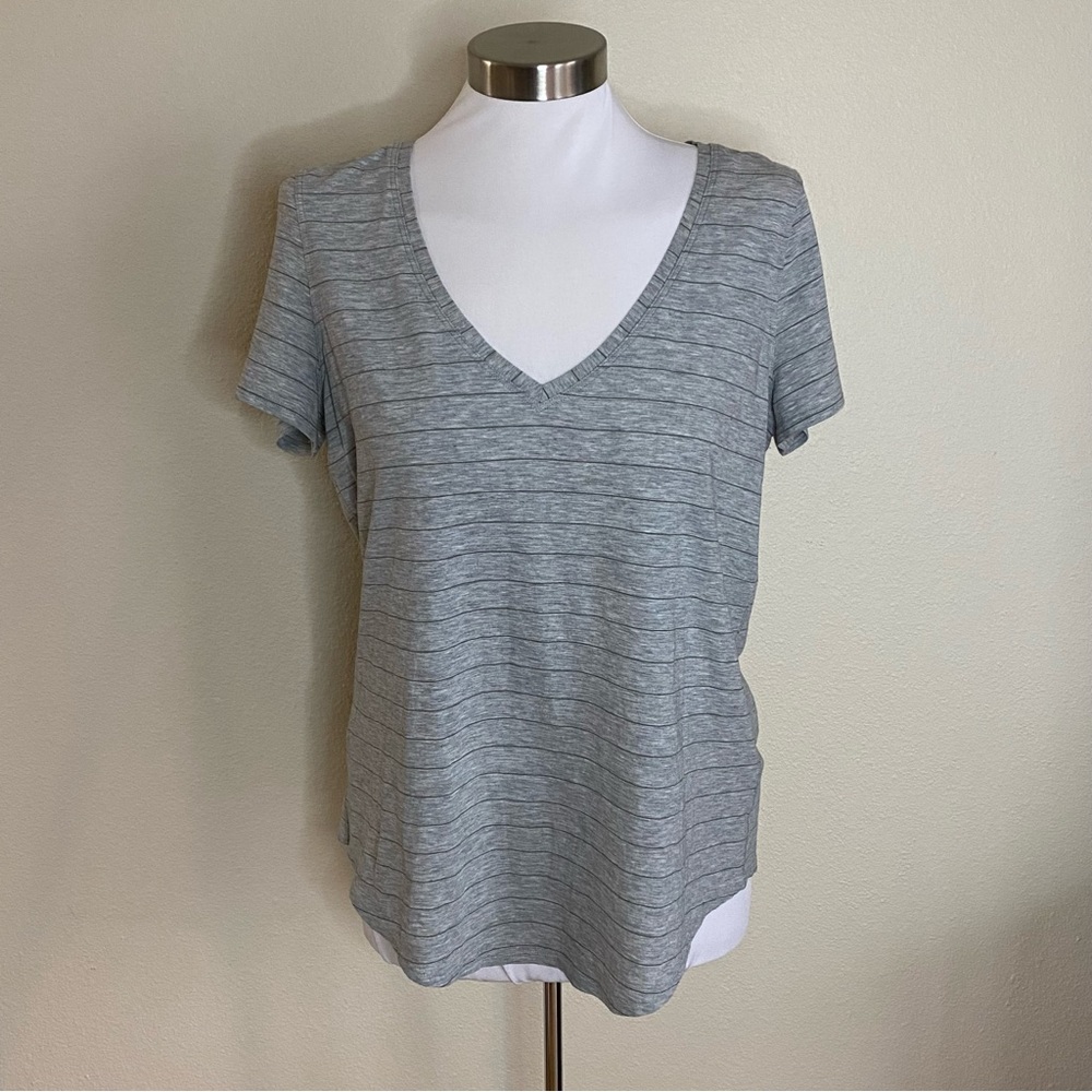 Lululemon v-neck T-Shirt
